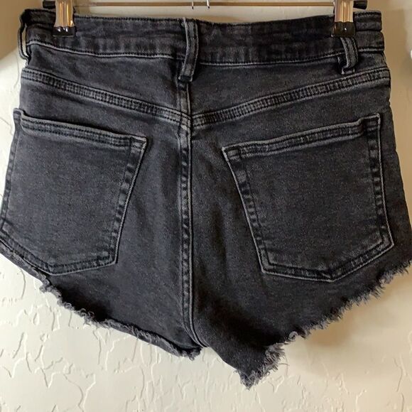 H&m black denim cut off shorts five pockets zipper front 2 inch inseam - Picture 5 of 9